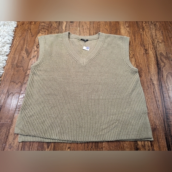Sweater vest bundle, new with tags includes XL & XXL in gray & taupe - Picture 4 of 15
